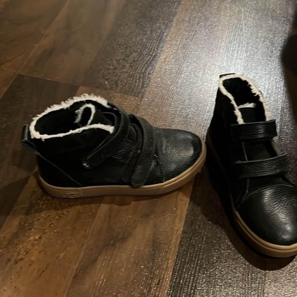 Kids Black Ugg Rennon Shoes